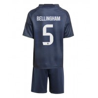 Otroški Nogometni dresi Real Madrid Jude Bellingham #5 Gostujoči 2025-26 Kratek Rokav (+ Kratke hlače)